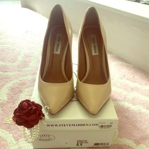 Steve Madden Blush Leather Pointed Pumps